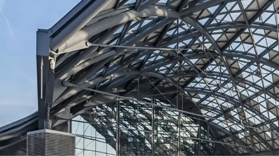 Dworzec Łódź Fabryczna z przeszkleniami Saint-Gobain